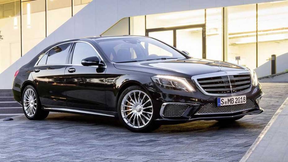 Elegante ao extremo, o sedã esconde uma usina de 630 cv sob o capô | <a href="https://gutenberg.quatrorodas.abril.com.br/carros/lancamentos//mercedes-benz-s65-amg-759711.shtml" rel="migration">Leia mais</a>