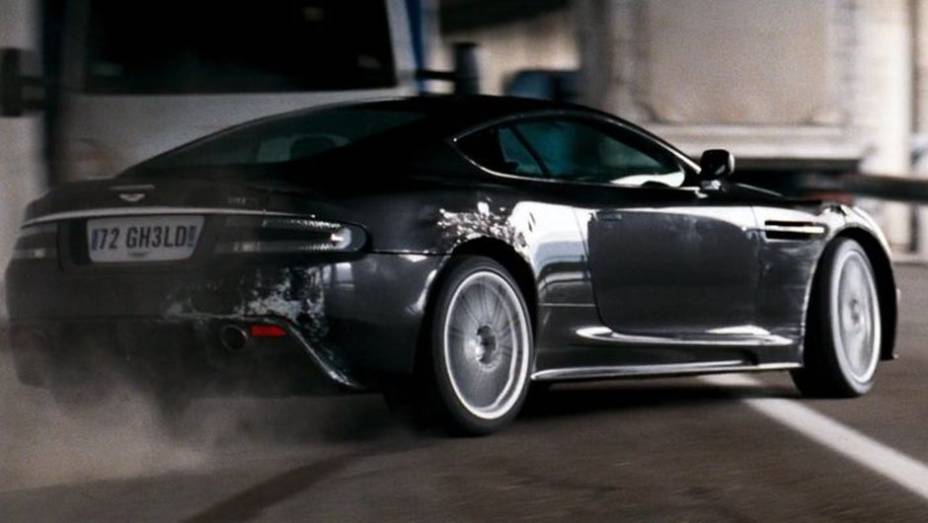 2008: O contestado "008 - Quantum of Solace" traz James Bond, para variar, a bordo de um Aston Martin, o DBS. | <a href="%20https://gutenberg.quatrorodas.abril.com.br/blogs/planeta-carro/2012/11/07/licenca-para-acelerar/" rel="migration">Leia mais</a>