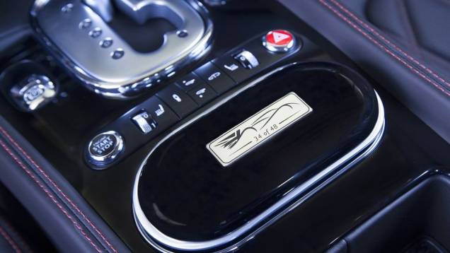 ...e insígnias Le Mans Edition, além de marcação do número da unidade | <a href="https://gutenberg.quatrorodas.abril.com.br/noticias/fabricantes/bentley-apresenta-continental-gt-mulsanne-le-mans-edition-740938.shtml" rel="migration">Leia mais</a> ...e insígnias Le Mans Edition, além de marcação do número da unidade | <a href="https://gutenberg.quatrorodas.abril.com.br/noticias/fabricantes/bentley-apresenta-continental-gt-mulsanne-le-mans-edition-740938.shtml" rel="migration">Leia mais</a>