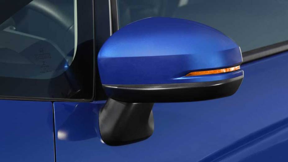 Os espelhos retrovisores com luzes de seta passam a vir de série na versão EX | <a href="https://gutenberg.quatrorodas.abril.com.br/noticias/fabricantes/honda-lanca-linha-2016-fit-874082.shtml" rel="migration">Leia mais</a>