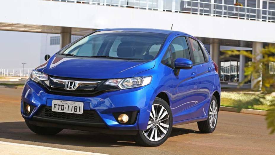 O Fit 2016 tem preços variando de R$ 51.600 (DX MT) a R$ 68.900 (EXL CVT) | <a href="https://gutenberg.quatrorodas.abril.com.br/noticias/fabricantes/honda-lanca-linha-2016-fit-874082.shtml" rel="migration">Leia mais</a>