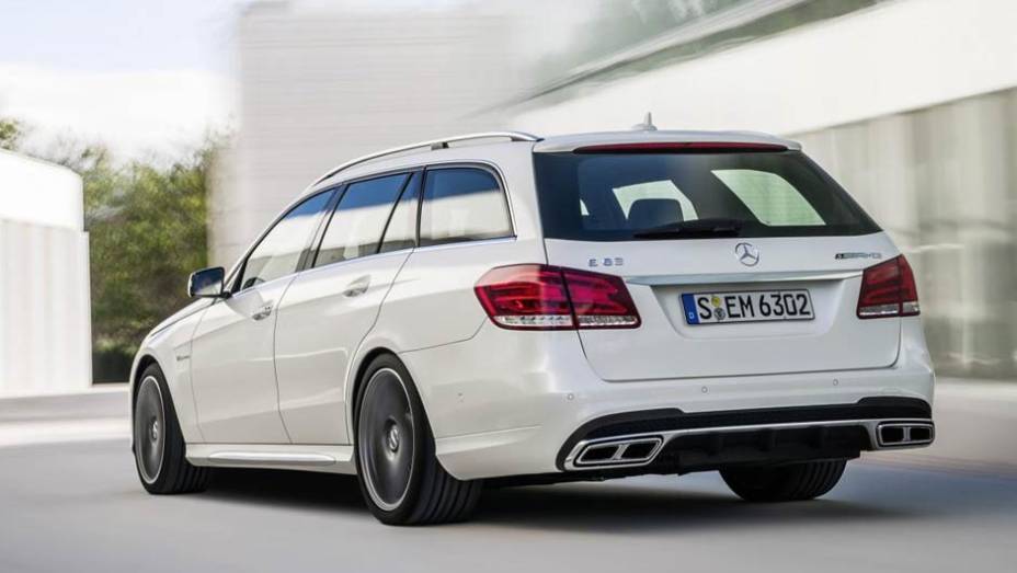 O estilo e o desempenho s&atilde;o os mesmos do sed&atilde; | <a href="https://gutenberg.quatrorodas.abril.com.br/saloes/detroit/2013/mercedes-benz-e63-amg-730591.shtml" rel="migration">Leia mais</a>