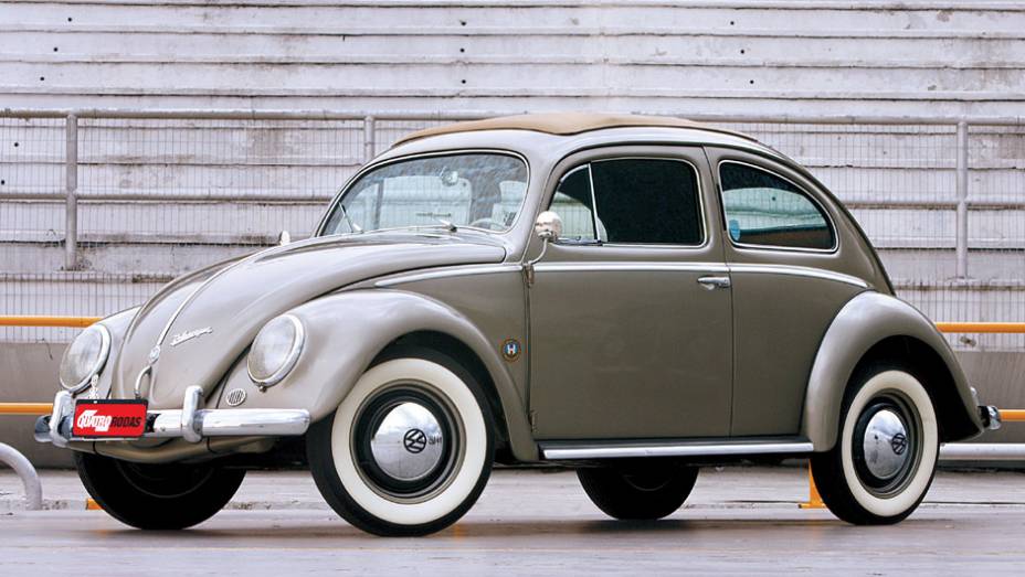 VW Beetle: o nosso Fusca foi um presente dado a Ana por seu padrasto Ray; a moça acaba chamando o carro de Wanda | <a href="https://gutenberg.quatrorodas.abril.com.br/noticias/entretenimento/galeria-fotos-mostra-carros-50-tons-cinza-834960.shtml" rel="migration">Leia mais</a>