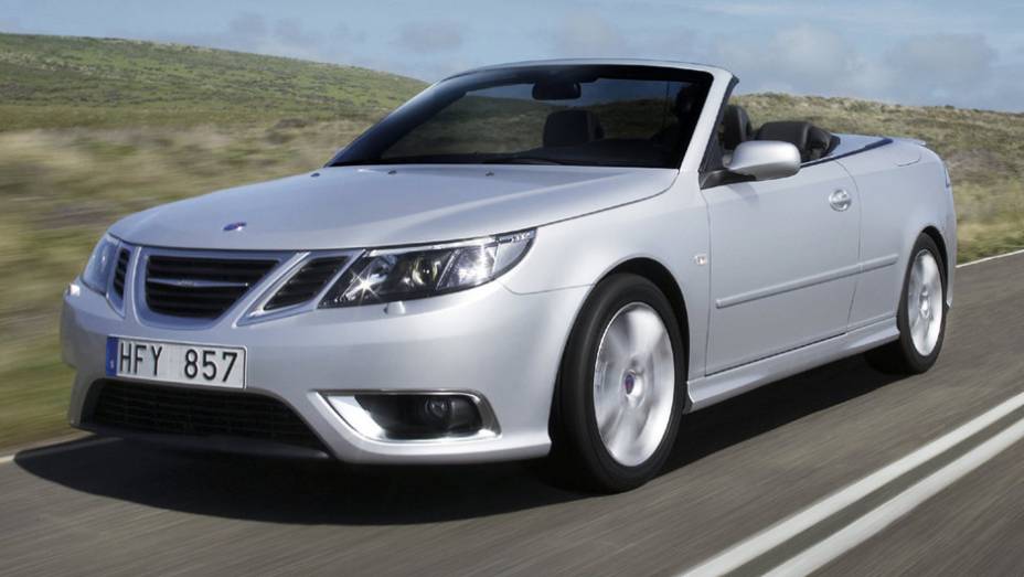 Saab 9-3 Convertible: presente de formatura dado a Ana por Grey após o A3 ter sido danificado | <a href="https://gutenberg.quatrorodas.abril.com.br/noticias/entretenimento/galeria-fotos-mostra-carros-50-tons-cinza-834960.shtml" rel="migration">Leia mais</a>