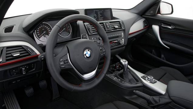 Segunda geração do hatchback cresce, ganha novos motores e fica mais requintada Segunda geração do hatchback cresce, ganha novos motores e fica mais requintada