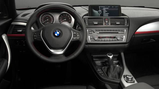 Segunda geração do hatchback cresce, ganha novos motores e fica mais requintada Segunda geração do hatchback cresce, ganha novos motores e fica mais requintada