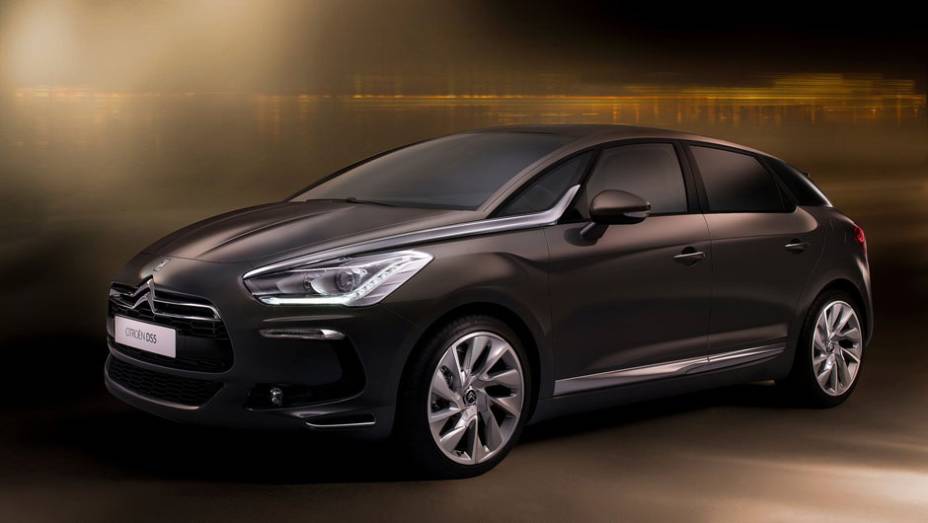 Citroën DS5 | <a href="https://gutenberg.quatrorodas.abril.com.br/salao-do-automovel/2012/carros/ds5-703947.shtml" rel="migration">Leia mais</a>