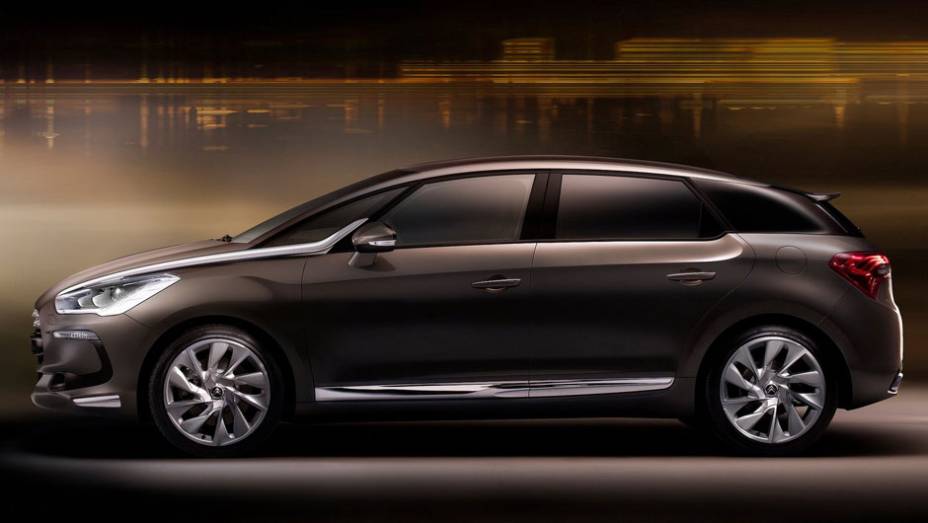 Citroën DS5 | <a href="https://gutenberg.quatrorodas.abril.com.br/salao-do-automovel/2012/carros/ds5-703947.shtml" rel="migration">Leia mais</a>