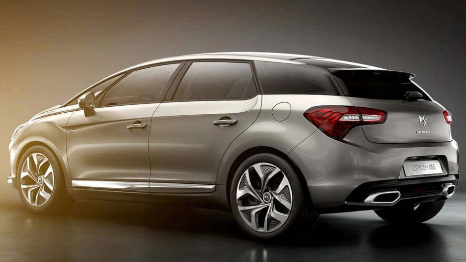 Citroën DS5 | <a href="https://gutenberg.quatrorodas.abril.com.br/salao-do-automovel/2012/carros/ds5-703947.shtml" rel="migration">Leia mais</a>