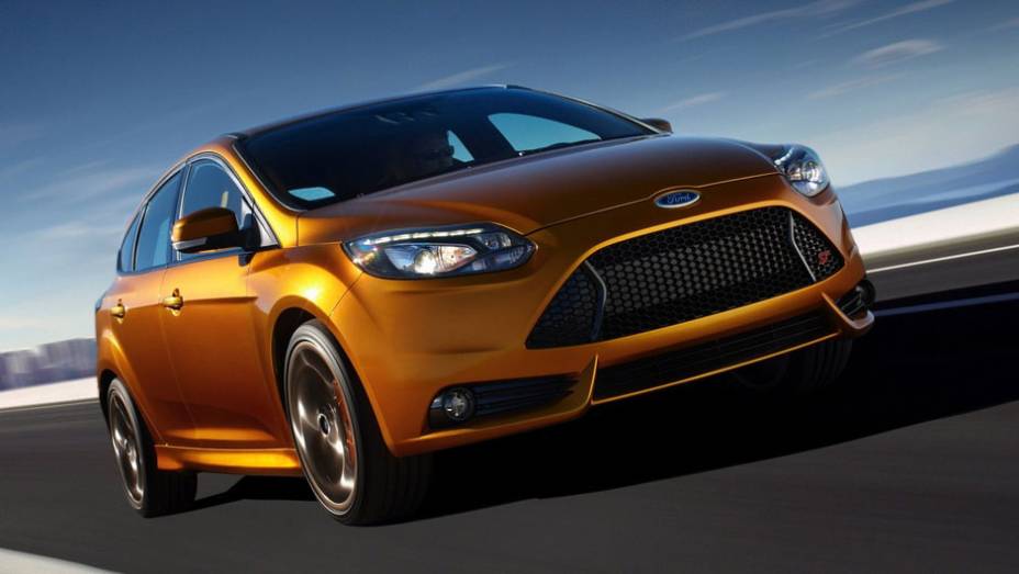 Vers&atilde;o esportiva do hatchback tem motor a gasolina 2.0 EcoBoost e 247 cv de pot&ecirc;ncia - <a href="https://gutenberg.quatrorodas.abril.com.br/reportagens/salao/ford-focus-st-639743.shtml" rel="migration">Leia mais</a>