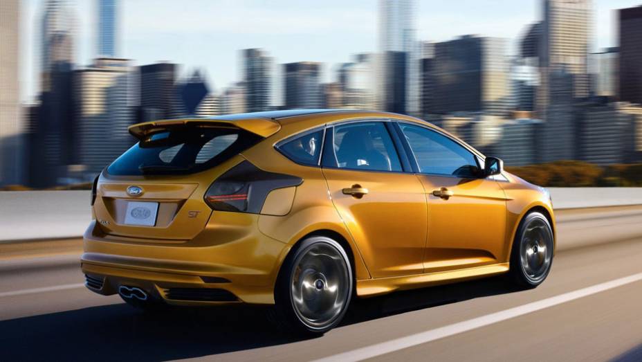 Vers&atilde;o esportiva do hatchback tem motor a gasolina 2.0 EcoBoost e 247 cv de pot&ecirc;ncia - <a href="https://gutenberg.quatrorodas.abril.com.br/reportagens/salao/ford-focus-st-639743.shtml" rel="migration">Leia mais</a>
