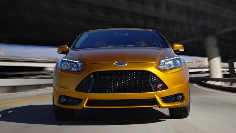 Vers&atilde;o esportiva do hatchback tem motor a gasolina 2.0 EcoBoost e 247 cv de pot&ecirc;ncia - <a href="https://gutenberg.quatrorodas.abril.com.br/reportagens/salao/ford-focus-st-639743.shtml" rel="migration">Leia mais</a>