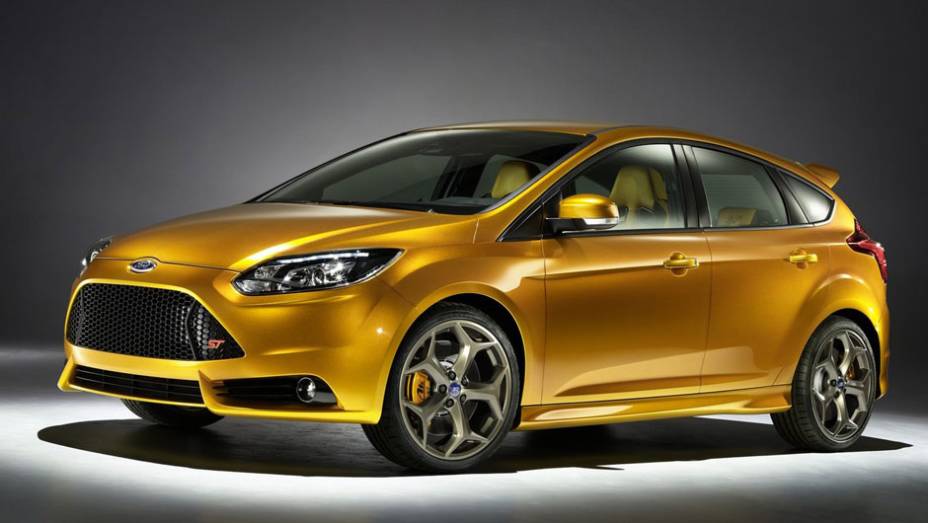 Vers&atilde;o esportiva do hatchback tem motor a gasolina 2.0 EcoBoost e 247 cv de pot&ecirc;ncia - <a href="https://gutenberg.quatrorodas.abril.com.br/reportagens/salao/ford-focus-st-639743.shtml" rel="migration">Leia mais</a>