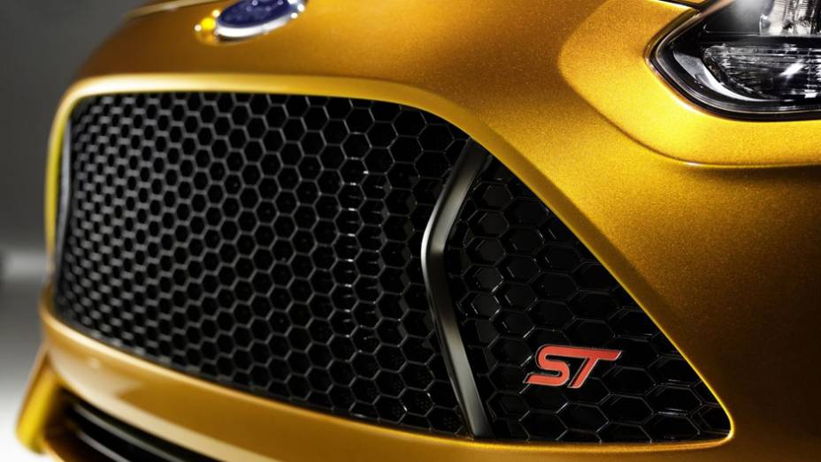 Vers&atilde;o esportiva do hatchback tem motor a gasolina 2.0 EcoBoost e 247 cv de pot&ecirc;ncia - <a href="https://gutenberg.quatrorodas.abril.com.br/reportagens/salao/ford-focus-st-639743.shtml" rel="migration">Leia mais</a>