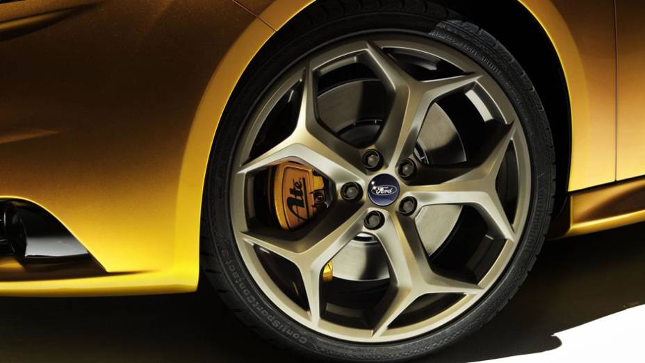 Vers&atilde;o esportiva do hatchback tem motor a gasolina 2.0 EcoBoost e 247 cv de pot&ecirc;ncia - <a href="https://gutenberg.quatrorodas.abril.com.br/reportagens/salao/ford-focus-st-639743.shtml" rel="migration">Leia mais</a>