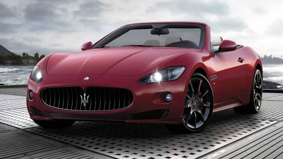 Conversível tem motor 4.7 V8 de 450 cv de potência <a href="https://gutenberg.quatrorodas.abril.com.br/noticias/maserati-lanca-grancabrio-sport-297006_p.shtml" target="_blank" rel="migration">Leia mais</a>