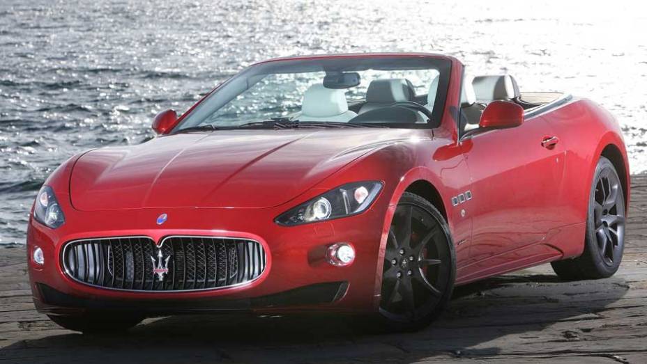 Conversível tem motor 4.7 V8 de 450 cv de potência <a href="https://gutenberg.quatrorodas.abril.com.br/noticias/maserati-lanca-grancabrio-sport-297006_p.shtml" target="_blank" rel="migration">Leia mais</a>