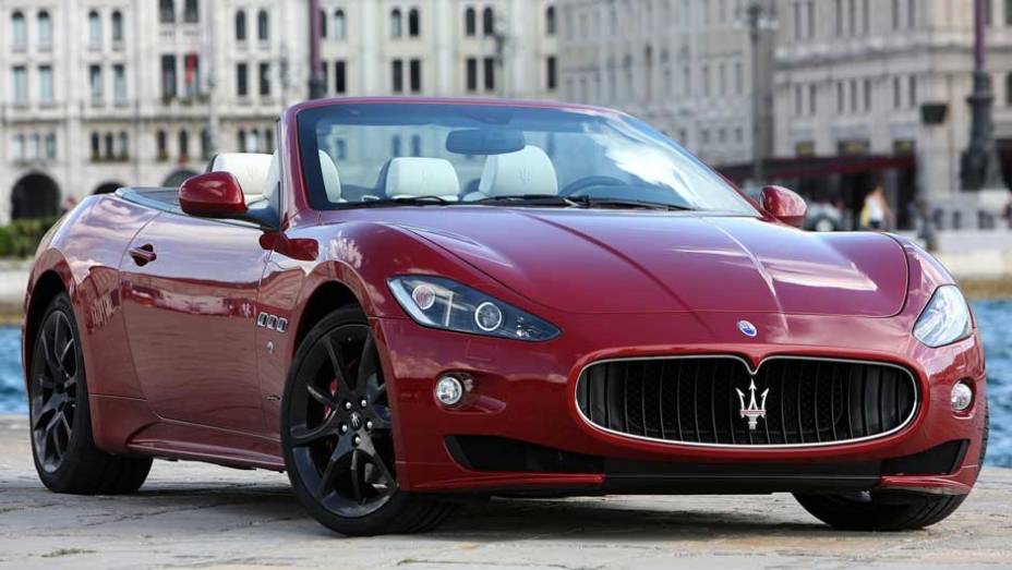 Conversível tem motor 4.7 V8 de 450 cv de potência <a href="https://gutenberg.quatrorodas.abril.com.br/noticias/maserati-lanca-grancabrio-sport-297006_p.shtml" target="_blank" rel="migration">Leia mais</a>