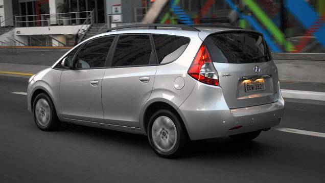 Minivan é o terceiro modelo da marca a desembarcar no Brasil. <a href="https://gutenberg.quatrorodas.abril.com.br/carros/lancamentos/jac-j6-635765.shtml" rel="migration">Leia mais</a> Minivan é o terceiro modelo da marca a desembarcar no Brasil. <a href="https://gutenberg.quatrorodas.abril.com.br/carros/lancamentos/jac-j6-635765.shtml" rel="migration">Leia mais</a>