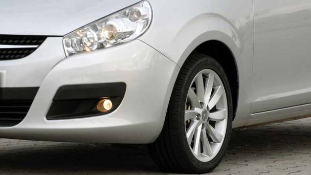Minivan é o terceiro modelo da marca a desembarcar no Brasil. <a href="https://gutenberg.quatrorodas.abril.com.br/carros/lancamentos/jac-j6-635765.shtml" rel="migration">Leia mais</a> Minivan é o terceiro modelo da marca a desembarcar no Brasil. <a href="https://gutenberg.quatrorodas.abril.com.br/carros/lancamentos/jac-j6-635765.shtml" rel="migration">Leia mais</a>