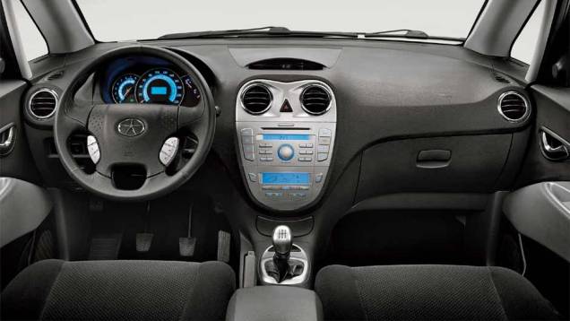 Minivan é o terceiro modelo da marca a desembarcar no Brasil. <a href="https://gutenberg.quatrorodas.abril.com.br/carros/lancamentos/jac-j6-635765.shtml" rel="migration">Leia mais</a> Minivan é o terceiro modelo da marca a desembarcar no Brasil. <a href="https://gutenberg.quatrorodas.abril.com.br/carros/lancamentos/jac-j6-635765.shtml" rel="migration">Leia mais</a>