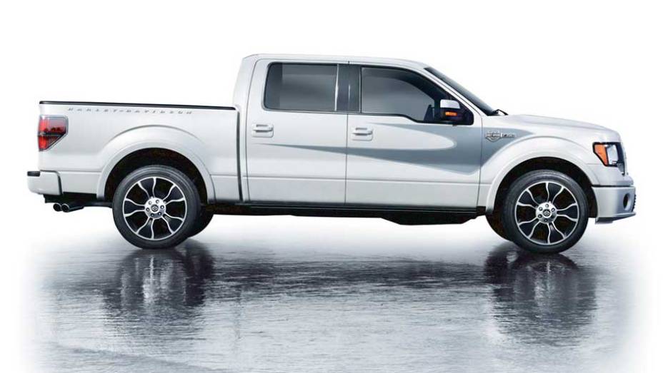 A carroceria tem pintura exclusiva. <a href="https://gutenberg.quatrorodas.abril.com.br/noticias/ford-apresenta-f-150-harley-davidson-298144_p.shtml" rel="migration">Leia mais</a>