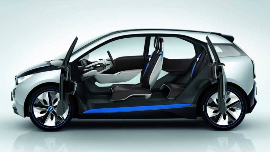 Compacto de quatro lugares, modelo inaugura a submarca de veículos elétricos da BMW. <a href="https://gutenberg.quatrorodas.abril.com.br/noticias/sustentabilidade-bmw-revela-detalhes-divisao-eletrica-i-natali-chiconi-297169_p.shtml" rel="migration">Leia mais</a>