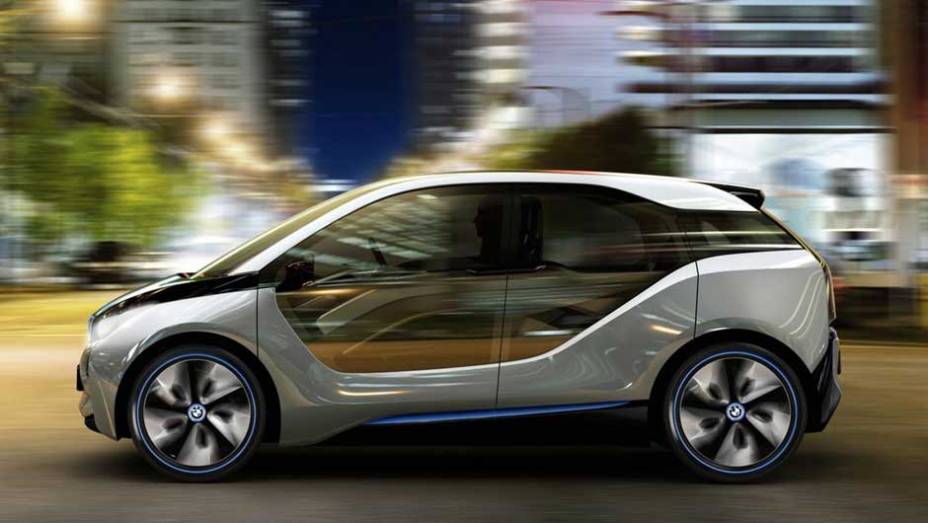 Compacto de quatro lugares, modelo inaugura a submarca de veículos elétricos da BMW. <a href="https://gutenberg.quatrorodas.abril.com.br/noticias/sustentabilidade-bmw-revela-detalhes-divisao-eletrica-i-natali-chiconi-297169_p.shtml" rel="migration">Leia mais</a>