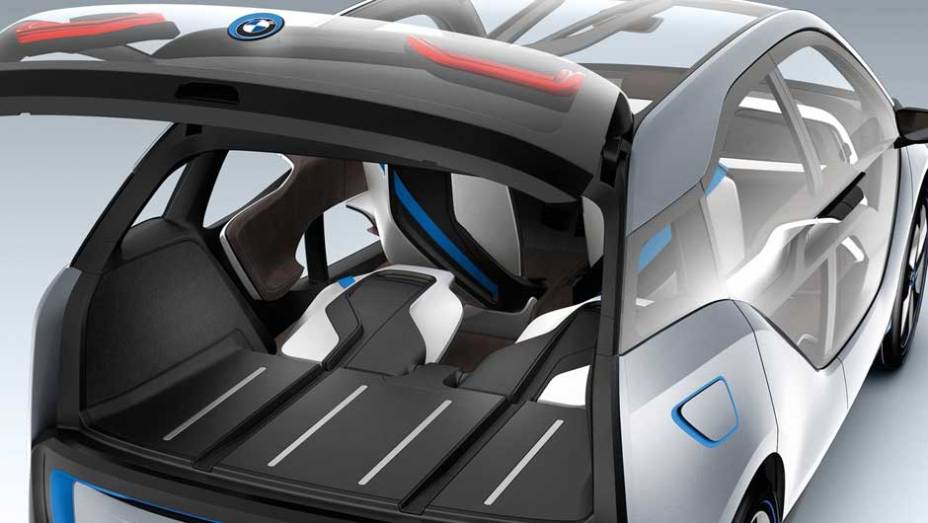 Compacto de quatro lugares, modelo inaugura a submarca de veículos elétricos da BMW. <a href="https://gutenberg.quatrorodas.abril.com.br/noticias/sustentabilidade-bmw-revela-detalhes-divisao-eletrica-i-natali-chiconi-297169_p.shtml" rel="migration">Leia mais</a>