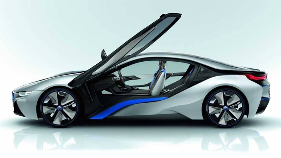 Esportivo de linhas futuristas, ele inaugura a divisão "i" de carros elétricos da BMW. <a href="https://gutenberg.quatrorodas.abril.com.br/noticias/sustentabilidade-bmw-revela-detalhes-divisao-eletrica-i-natali-chiconi-297169_p.shtml" rel="migration">Leia mais</a>