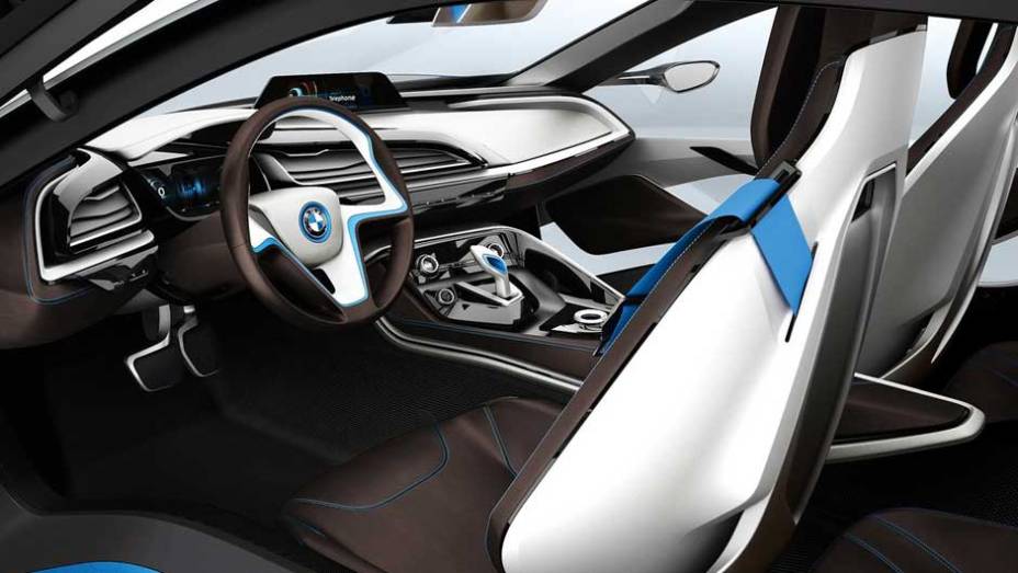 Esportivo de linhas futuristas, ele inaugura a divisão "i" de carros elétricos da BMW. <a href="https://gutenberg.quatrorodas.abril.com.br/noticias/sustentabilidade-bmw-revela-detalhes-divisao-eletrica-i-natali-chiconi-297169_p.shtml" rel="migration">Leia mais</a>