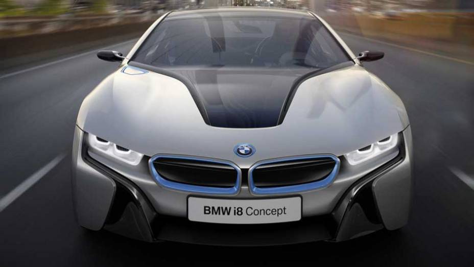 Esportivo de linhas futuristas, ele inaugura a divisão "i" de carros elétricos da BMW. <a href="https://gutenberg.quatrorodas.abril.com.br/noticias/sustentabilidade-bmw-revela-detalhes-divisao-eletrica-i-natali-chiconi-297169_p.shtml" rel="migration">Leia mais</a>