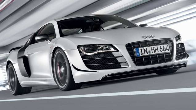 O superesportivo é inspirado nos bólidos de competição. <a href="https://gutenberg.quatrorodas.abril.com.br/noticias/audi-lanca-seu-primeiro-carro-r-1-milhao-brasil-299224_p.shtml" rel="migration">Leia mais</a> O superesportivo é inspirado nos bólidos de competição. <a href="https://gutenberg.quatrorodas.abril.com.br/noticias/audi-lanca-seu-primeiro-carro-r-1-milhao-brasil-299224_p.shtml" rel="migration">Leia mais</a>