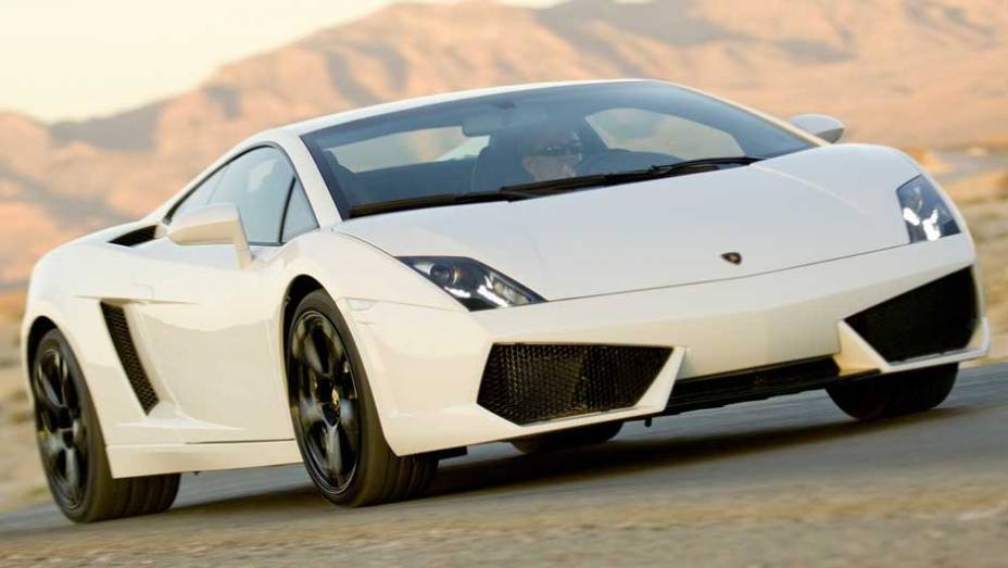 Cupê acelera de 0 a 100 km/h em 3,7 segundos | <a href="https://gutenberg.quatrorodas.abril.com.br/noticias/lamborghini-ira-exibir-gallardo-lp-560-4-sao-paulo-299619_p.shtml" rel="migration">Leia mais</a>