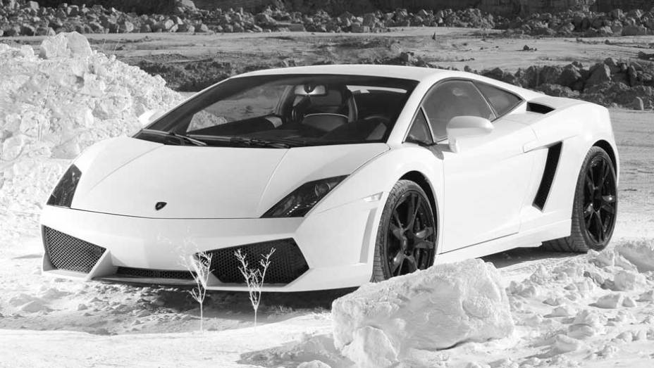 Velocidade máxima do Gallardo LP 560-4 é de 325 km/h | <a href="https://gutenberg.quatrorodas.abril.com.br/noticias/lamborghini-ira-exibir-gallardo-lp-560-4-sao-paulo-299619_p.shtml" rel="migration">Leia mais</a>