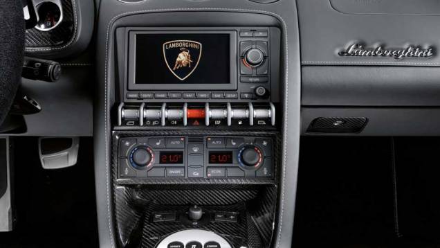Ar dual zone e tela multimídia são alguns dos recursos do esportivo | <a href="https://gutenberg.quatrorodas.abril.com.br/noticias/lamborghini-ira-exibir-gallardo-lp-560-4-sao-paulo-299619_p.shtml" rel="migration">Leia mais</a> Ar dual zone e tela multimídia são alguns dos recursos do esportivo | <a href="https://gutenberg.quatrorodas.abril.com.br/noticias/lamborghini-ira-exibir-gallardo-lp-560-4-sao-paulo-299619_p.shtml" rel="migration">Leia mais</a>