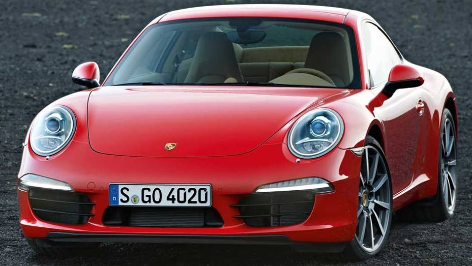 Nova geração do Carrera tem motor 3.4 de 350 cv de potência | <a href="https://gutenberg.quatrorodas.abril.com.br/carros/lancamentos/porsche-911-carrera-carrera-s-2012-637431.shtml" rel="migration">Leia mais</a>