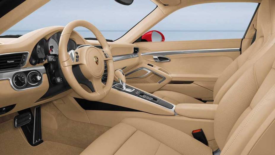 O interior também ficou mais espaçoso | <a href="https://gutenberg.quatrorodas.abril.com.br/carros/lancamentos/porsche-911-carrera-carrera-s-2012-637431.shtml" rel="migration">Leia mais</a>