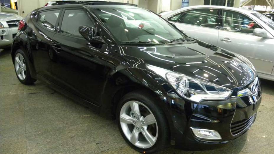 Hyundai Veloster | <a href="https://gutenberg.quatrorodas.abril.com.br/noticias/veloster-elantra-ja-estao-venda-concessionarias-hyundai-303518_p.shtml" rel="migration">Leia mais</a>