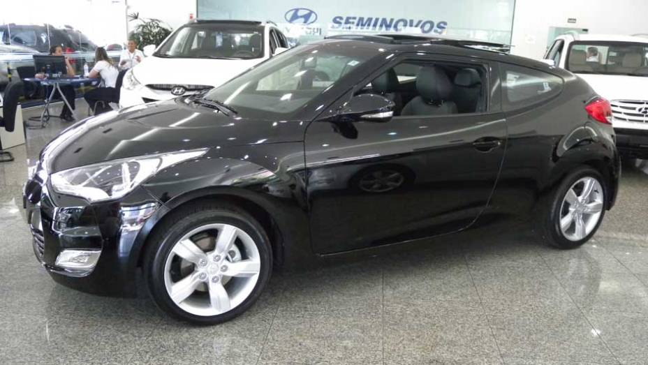 Hyundai Veloster | <a href="https://gutenberg.quatrorodas.abril.com.br/noticias/veloster-elantra-ja-estao-venda-concessionarias-hyundai-303518_p.shtml" rel="migration">Leia mais</a>