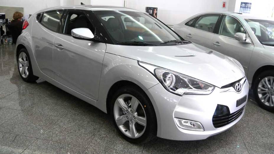 Hyundai Veloster | <a href="https://gutenberg.quatrorodas.abril.com.br/noticias/veloster-elantra-ja-estao-venda-concessionarias-hyundai-303518_p.shtml" rel="migration">Leia mais</a>