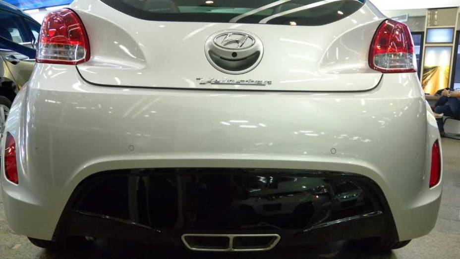 Hyundai Veloster | <a href="https://gutenberg.quatrorodas.abril.com.br/noticias/veloster-elantra-ja-estao-venda-concessionarias-hyundai-303518_p.shtml" rel="migration">Leia mais</a>