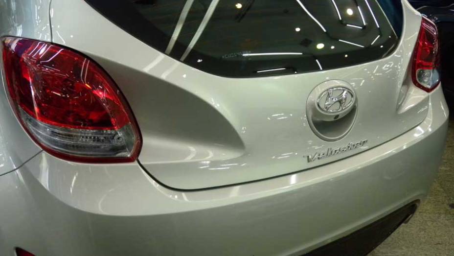 Hyundai Veloster | <a href="https://gutenberg.quatrorodas.abril.com.br/noticias/veloster-elantra-ja-estao-venda-concessionarias-hyundai-303518_p.shtml" rel="migration">Leia mais</a>