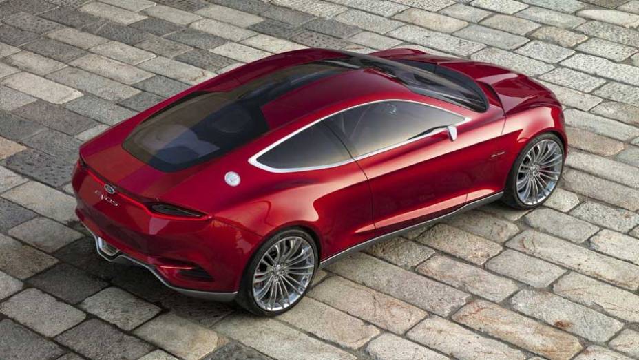 Algumas das referências de estilo podem ser aproveitadas nos futuros lançamentos da Ford | <a href="https://gutenberg.quatrorodas.abril.com.br/noticias/ford-mostra-cupe-esportivo-evos-300581_p.shtml" rel="migration">Leia mais</a>