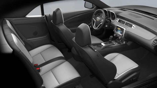 Seu preço sugerido no Brasil é de R$ 239.900 | <a href="https://gutenberg.quatrorodas.abril.com.br/noticias/fabricantes/chevrolet-traz-camaro-conversivel-ao-brasil-785537.shtml" rel="migration">Leia mais</a> Seu preço sugerido no Brasil é de R$ 239.900 | <a href="https://gutenberg.quatrorodas.abril.com.br/noticias/fabricantes/chevrolet-traz-camaro-conversivel-ao-brasil-785537.shtml" rel="migration">Leia mais</a>