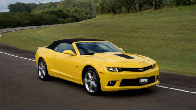 O modelo conta com motor 6.2 V8, que entrega 406 cavalos de potência e 56,7 mkgf de torque | <a href="https://gutenberg.quatrorodas.abril.com.br/noticias/fabricantes/chevrolet-traz-camaro-conversivel-ao-brasil-785537.shtml" rel="migration">Leia mais</a> O modelo conta com motor 6.2 V8, que entrega 406 cavalos de potência e 56,7 mkgf de torque | <a href="https://gutenberg.quatrorodas.abril.com.br/noticias/fabricantes/chevrolet-traz-camaro-conversivel-ao-brasil-785537.shtml" rel="migration">Leia mais</a>