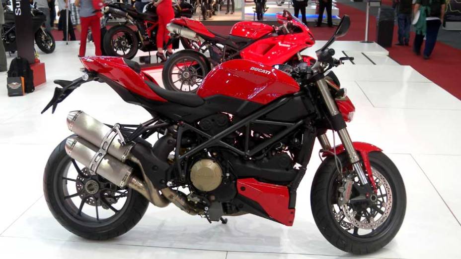 Moto é uma das maiores apostas da marca para 2012 | <a href="https://gutenberg.quatrorodas.abril.com.br/moto/noticias/ducati-mostra-streetfighter-848-salao-duas-rodas-642385.shtml" rel="migration">Leia mais</a>