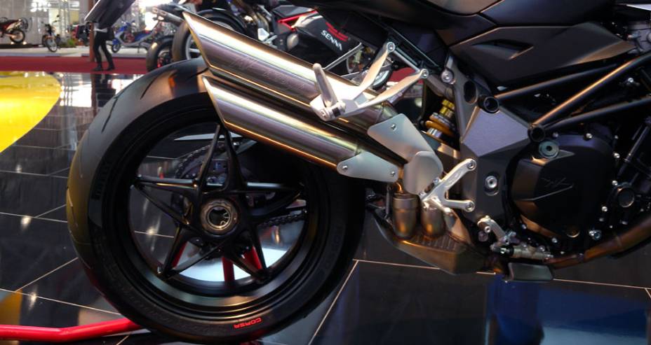 Motor tem 187 cv de potência | <a href="https://gutenberg.quatrorodas.abril.com.br/moto/noticias/mv-agusta-f4-ultrapassa-300-km-h-642365.shtml" rel="migration">Leia mais</a>