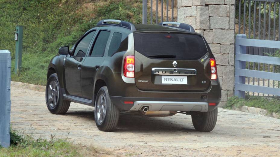 Ser&atilde;o duas vers&otilde;es com motor 2.0 | <a href="https://gutenberg.quatrorodas.abril.com.br/carros/lancamentos/renault-duster-642260.shtml" rel="migration">Leia mais</a>