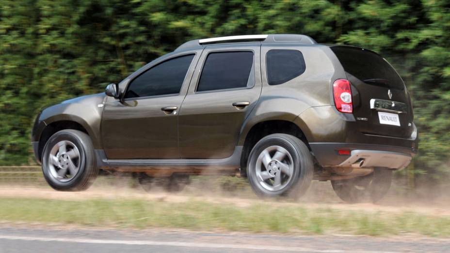 A topo-de-linha vem com tra&ccedil;&atilde;o integral | <a href="https://gutenberg.quatrorodas.abril.com.br/carros/lancamentos/renault-duster-642260.shtml" rel="migration">Leia mais</a>